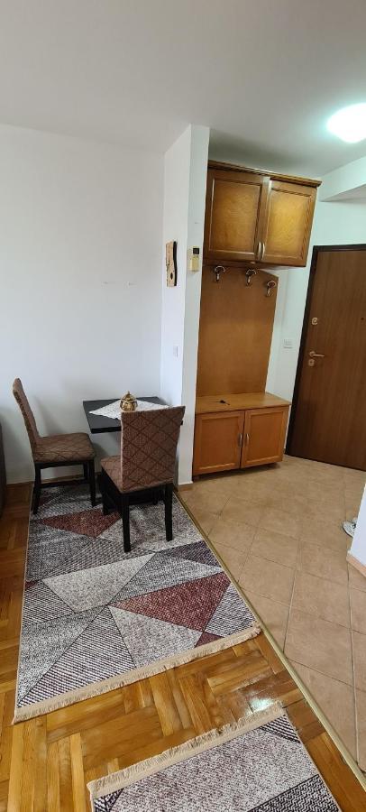 Apartman Velimir Stari Aerodrom Podgorica Exteriör bild