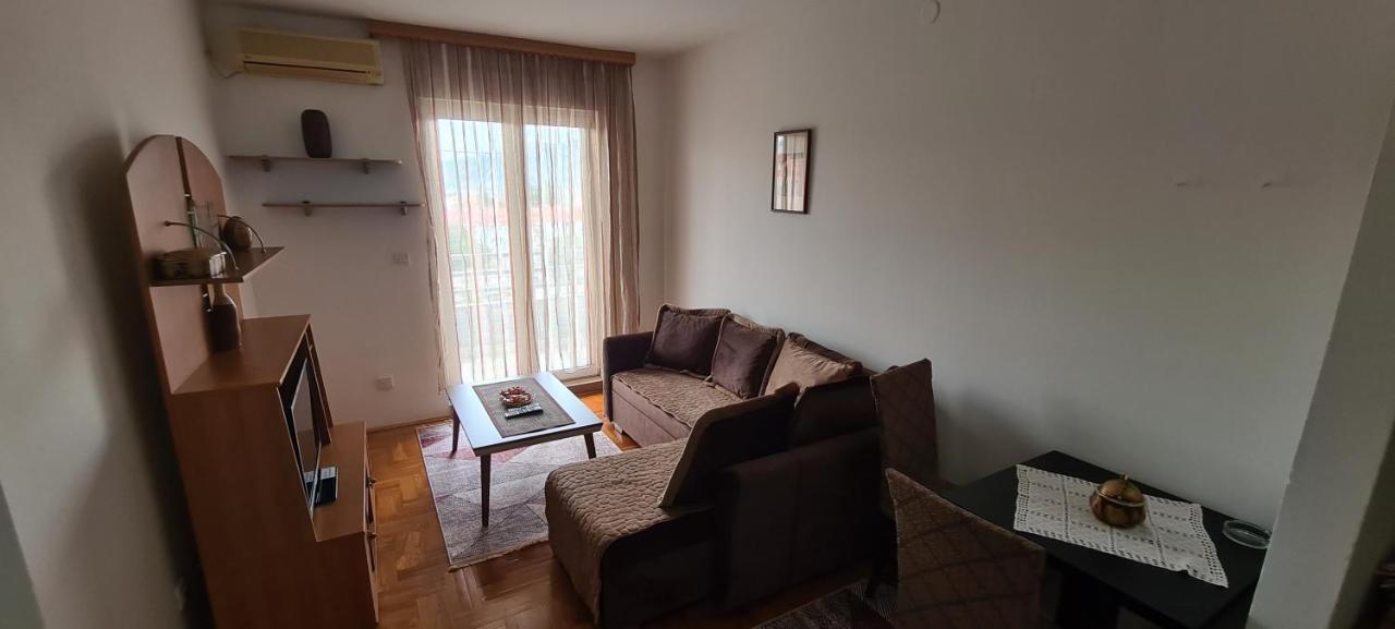 Apartman Velimir Stari Aerodrom Podgorica Exteriör bild